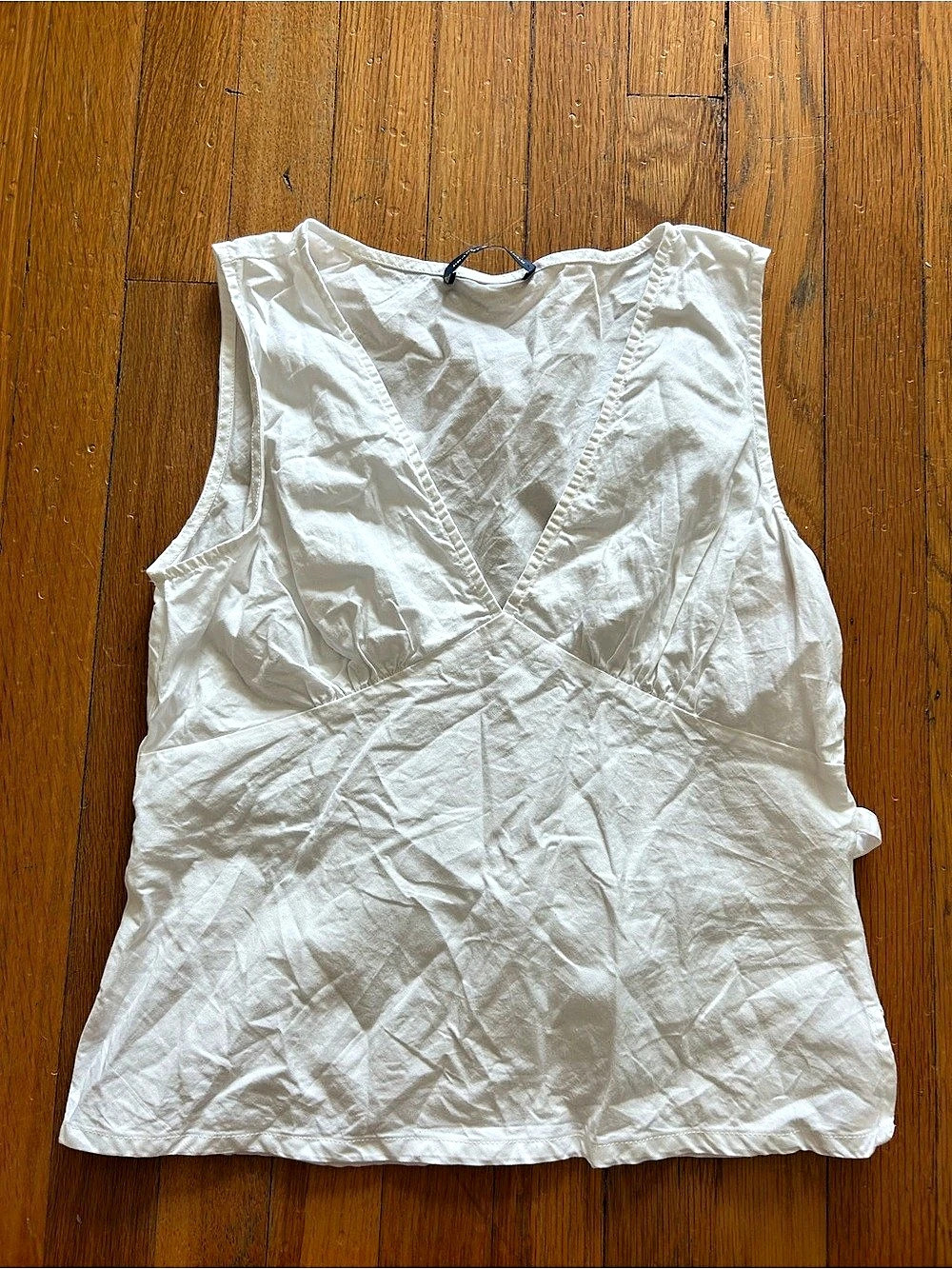 Brandy Melville White Sleeveless V-Neck Top Like New